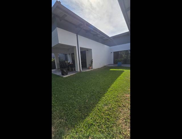 3 BEDROOM FREESTANDING FOR SALE IN PALM LAKES ESTATE